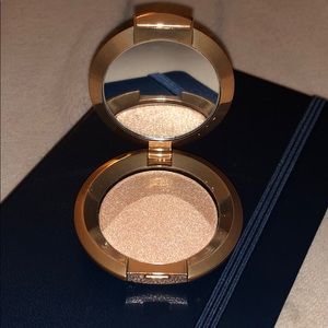 Becca highlight
